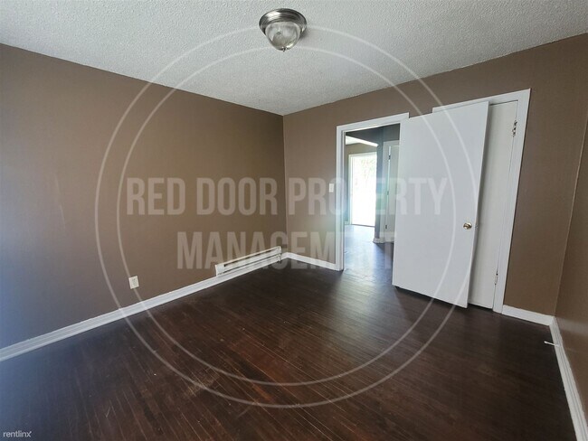 Photo - 1 br, 1 bath 4plex - 704 South Sycamore St...