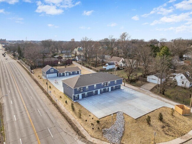 Photo - 634 N Main St Rd