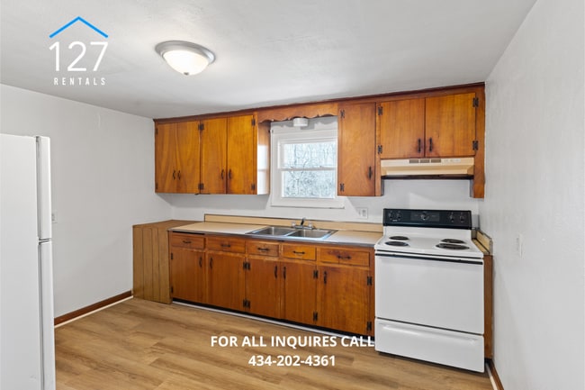 Building Photo - Comfortable & Convenient 1-Bedroom Apartment in Prime Lynchburg Location! Unit 4