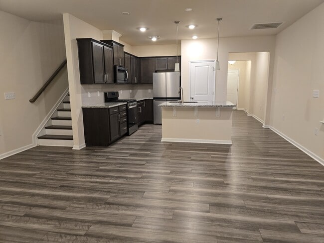 Photo - 883 Falls Grove Trl