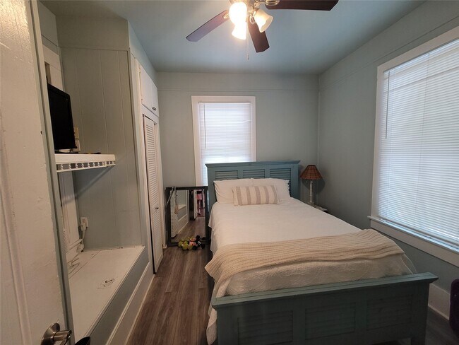 Photo - 1623 Ave N 1/2