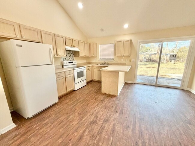 Photo - 3-bedroom, 2-bath home with high ceilings and a spacious backyard in Rincon,GA