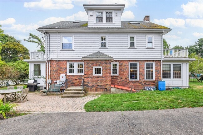 Photo - 269 Waltham St