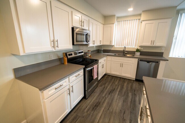 Photo - 816 S. Bundy Dr