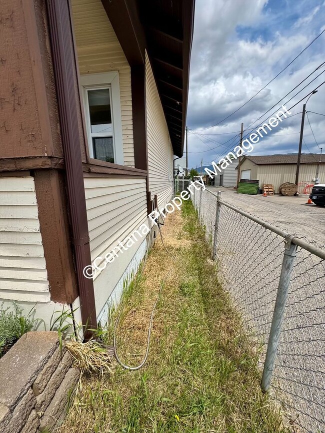 Photo - 2 Bed 1 Bath Newly Remodeled Home with washer and dryer