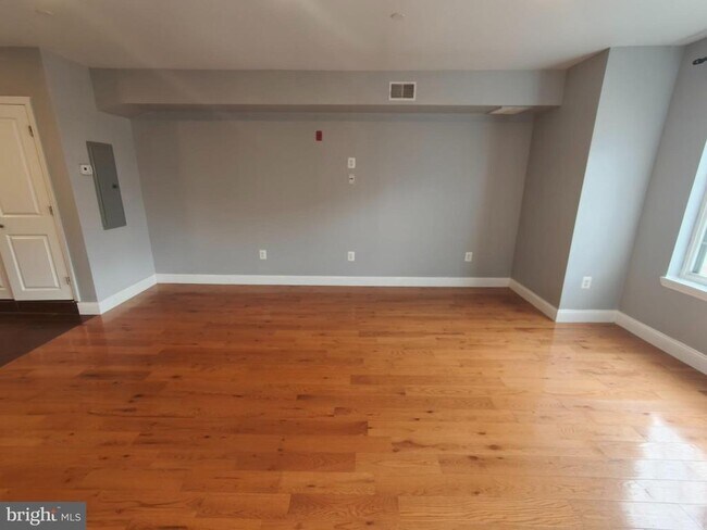 Photo - 615 N 11th St Unit 3F