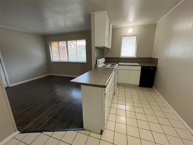 Photo - 3304 Red River St Unit 201