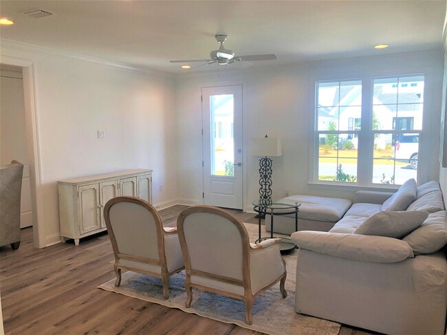 Photo - 117 Roundwood Dr