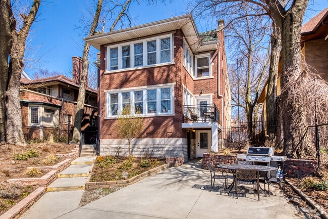 Building Photo - 4637 N Dover St Unit 3S Rental
