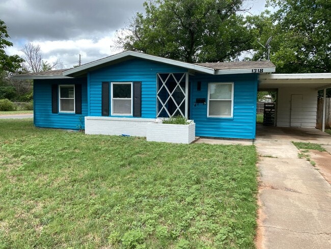 3 bed, 1 bath, carport - 3 bed, 1 bath, carport House