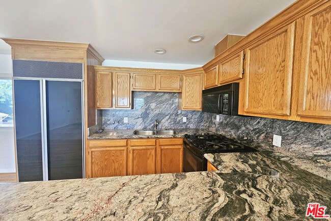 Photo - 22040 Wyandotte St