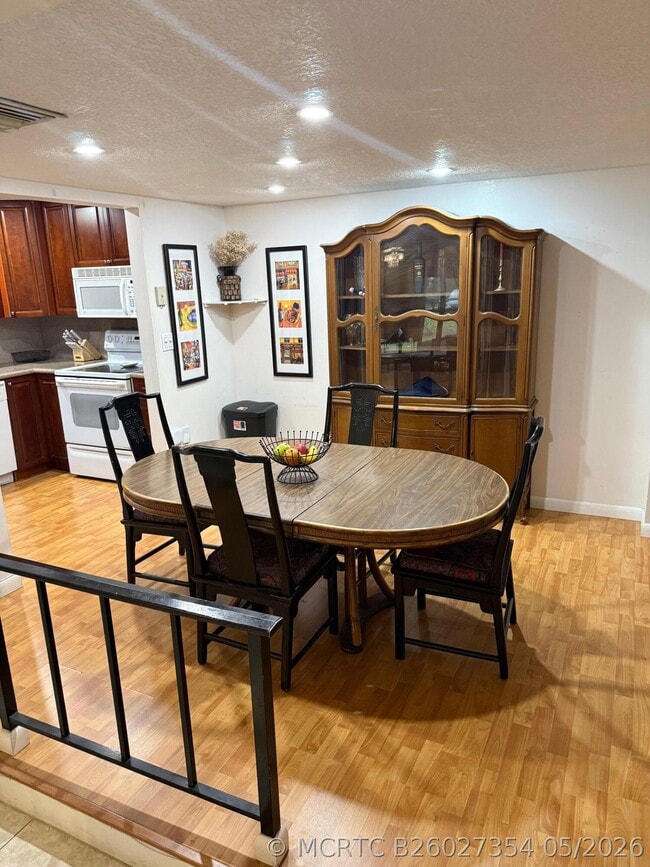 Photo - 3720 Inverrary Dr Unit 1f