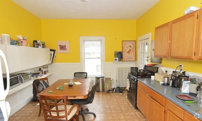 Building Photo - 32 Linden St Unit 2 Rental