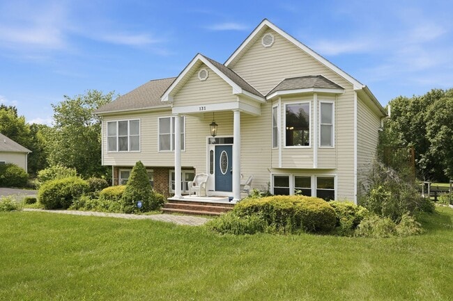 Building Photo - Experience a private retreat just beyond the city limits of Winchester where scenic beauty and re...