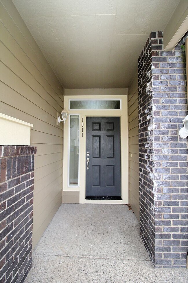 Spectacular Newer Construction Troutdale H... Rental House Rental in