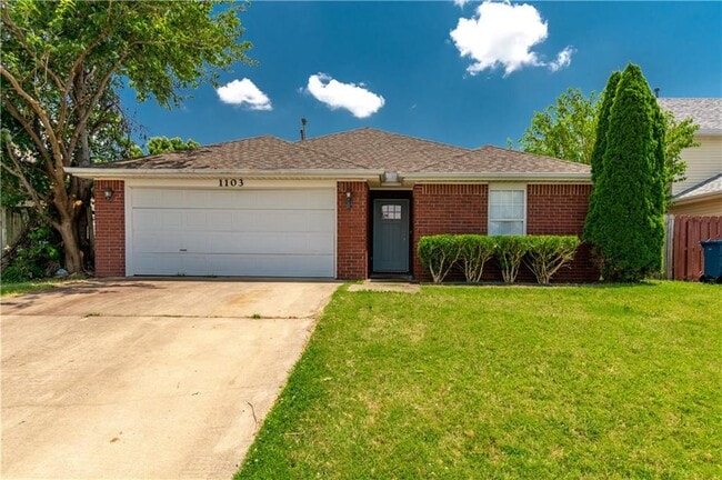 Photo - 1103 SW Apache Dr