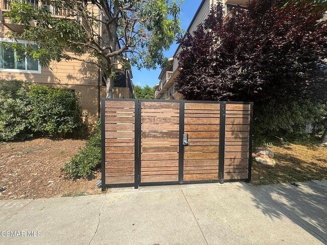 Photo - 12115 Valleyheart Dr Unidad 2