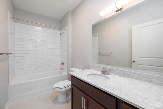 3BR, 2BA - 1,256SF - Master Batrhoom