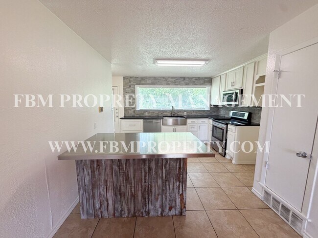 Photo - 1408 Nichols St