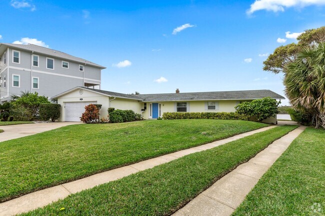 Building Photo - Riverfront Home in Ormond Beachside!