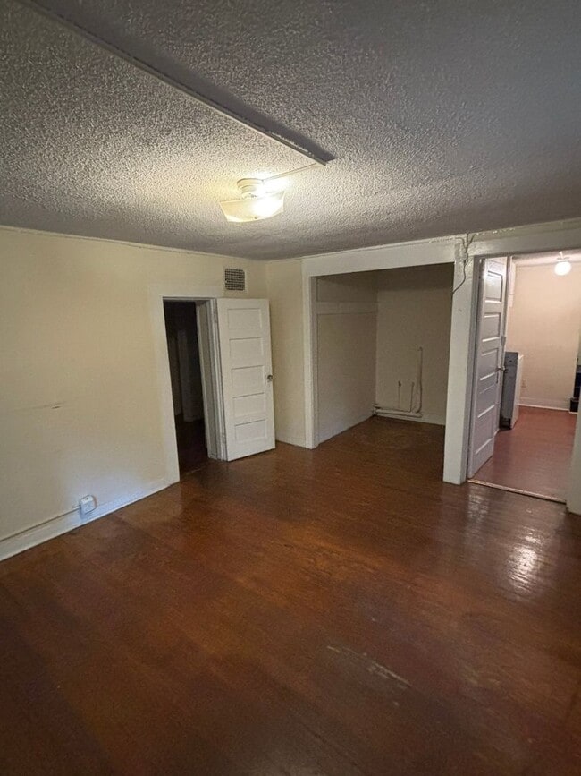 Photo - 3 Bed 2 Bath near 5 points