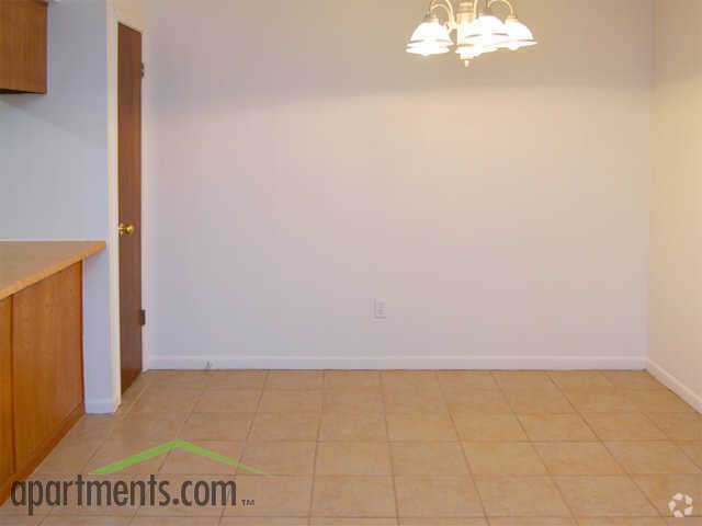 Comedor - Grand Point Bay Apartments