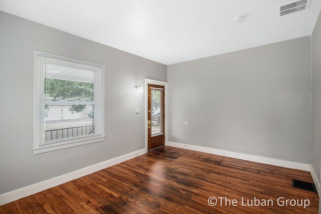 Photo - 901 Nagold st nw