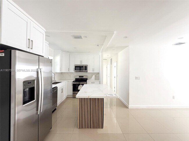 Photo - 631 NE 171 St