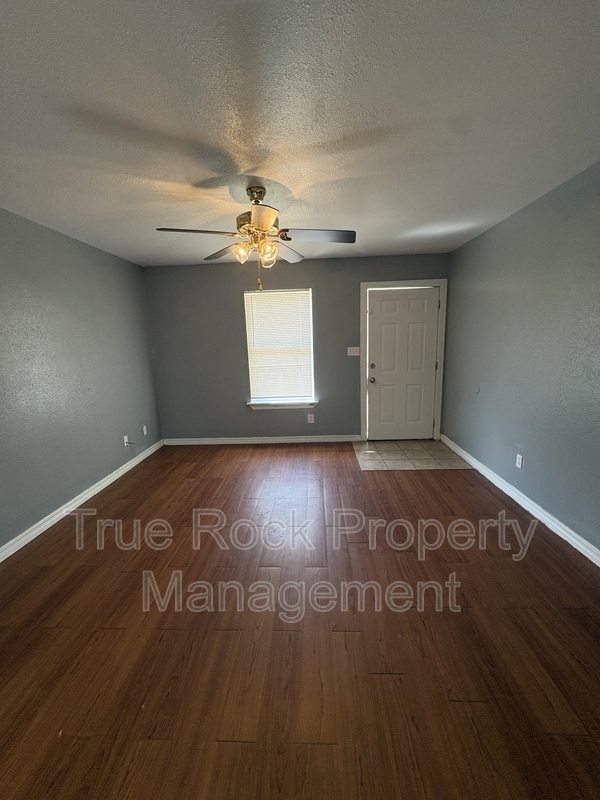 Photo - 218 E 14th St