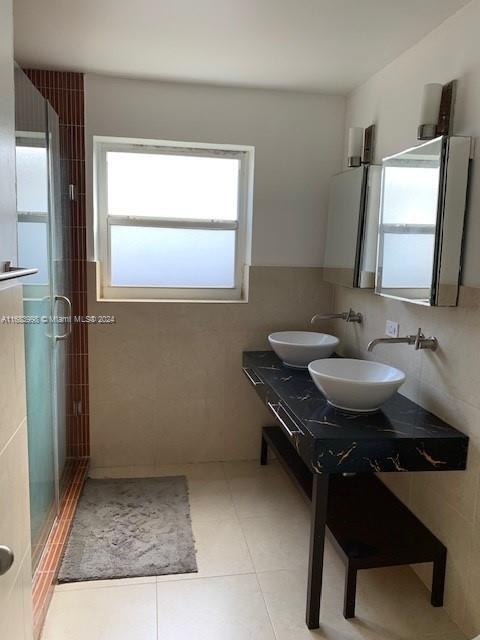 Photo - 931 NE 81st St