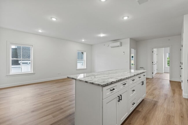 Photo - 386 St John St Unit 10
