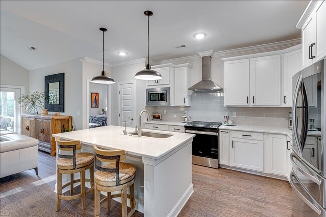 Photo - Beautiful North Shore Home!