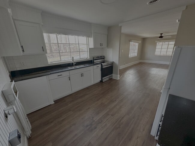 Photo - 3056 E Main St Ext