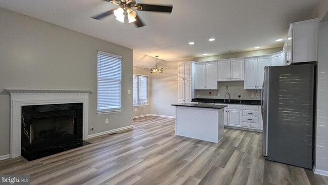 Photo - 21506 Trowbridge Square