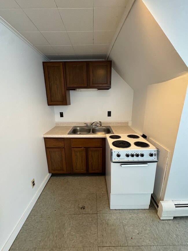 Building Photo - Hale Randolph Apartments Unit 5