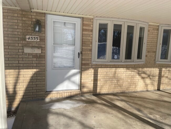 Photo - 4555 E 4th St