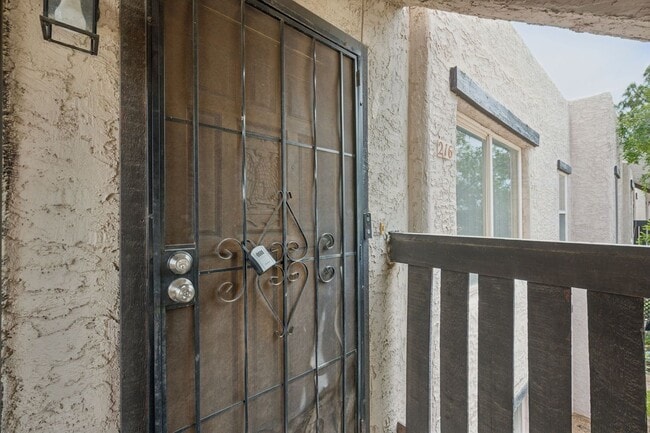 Photo - 1927 E Hampton Ave