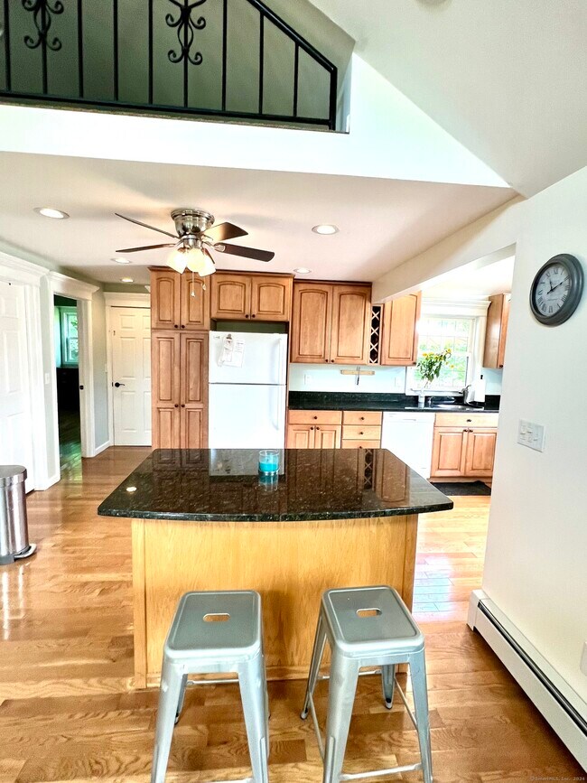 Photo - 701 Lovely St