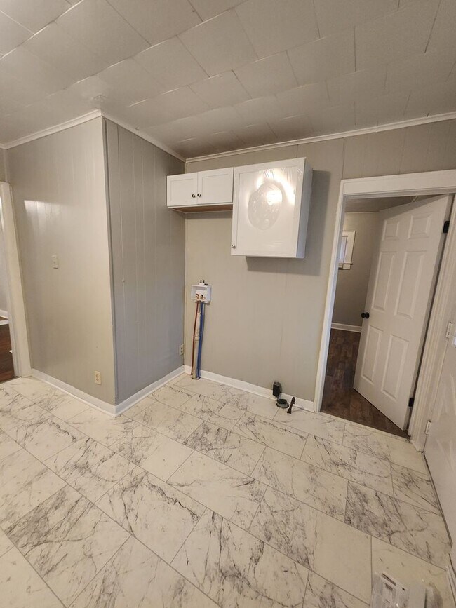 Updated Two Bedroom Single Family Home nea... House Rental in