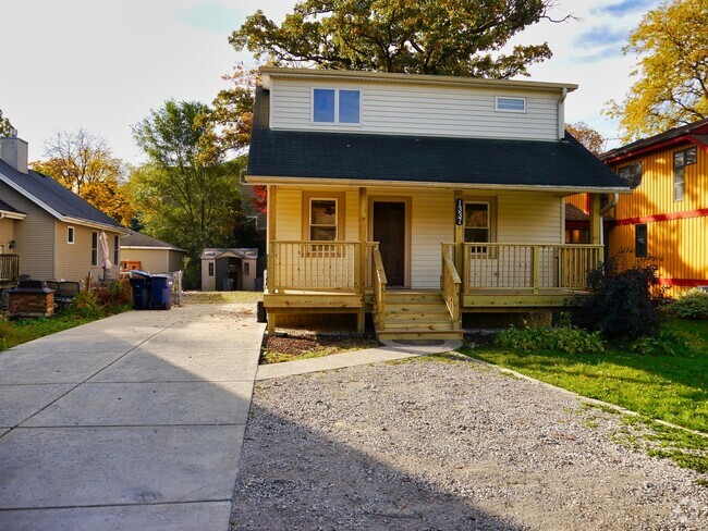 Building Photo - 1337 Ogden Ave Rental