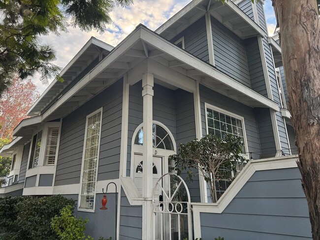 Building Photo - 8115 Surfline Dr Rental