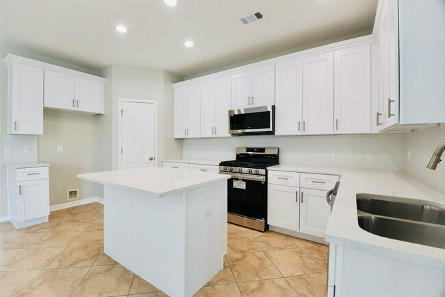 Photo - 815 Robins Way