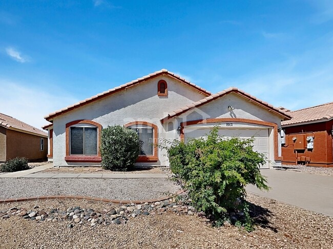 Building Photo - 8912 W La Reata Ave