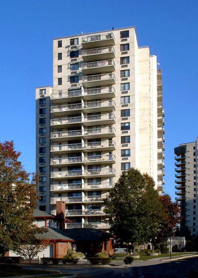 View from the west along Golf Place - Baridge House