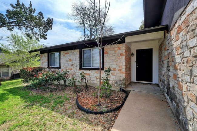 Building Photo - 11609 River Oaks Trail Rental