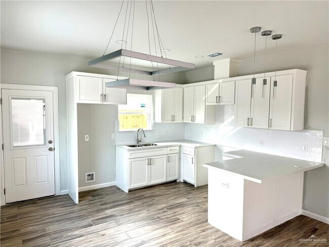 Photo - 18 Brownjay Rd Unit 3