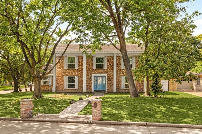 Building Photo - 2114 Briargreen Dr