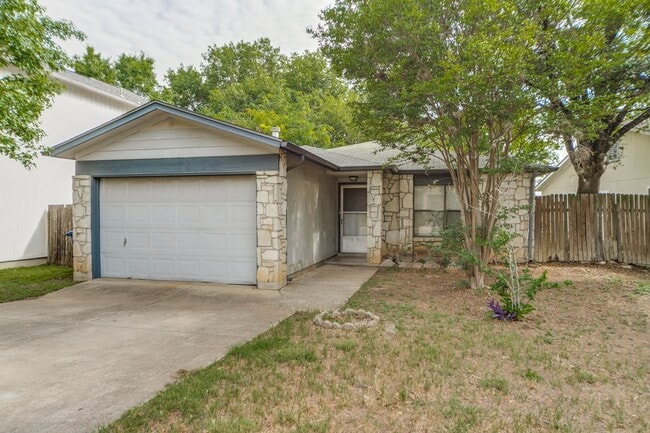Building Photo - Welcome home to this charming single-story home in Hunters Chase