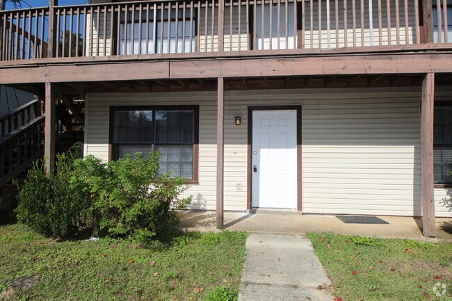 Building Photo - Ground-Floor 2BR Apartment in Prime North ... Unit A