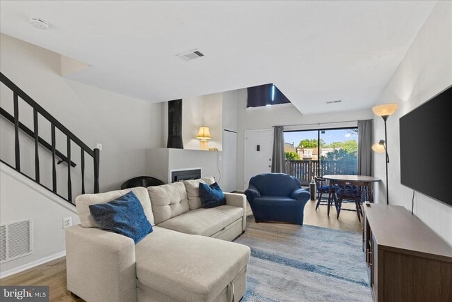 Photo - 3911 Woodhue Pl